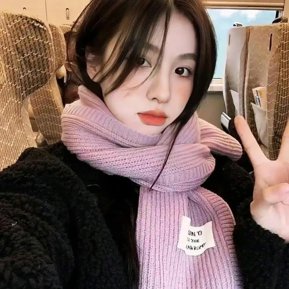 今朝春色倍还人